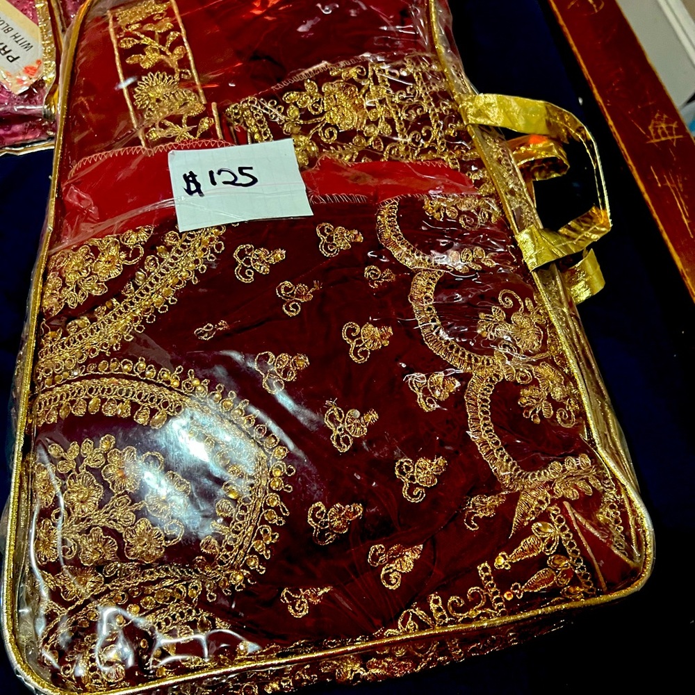 It’s burgundy, comes with side purse and jewelry. Lovely .